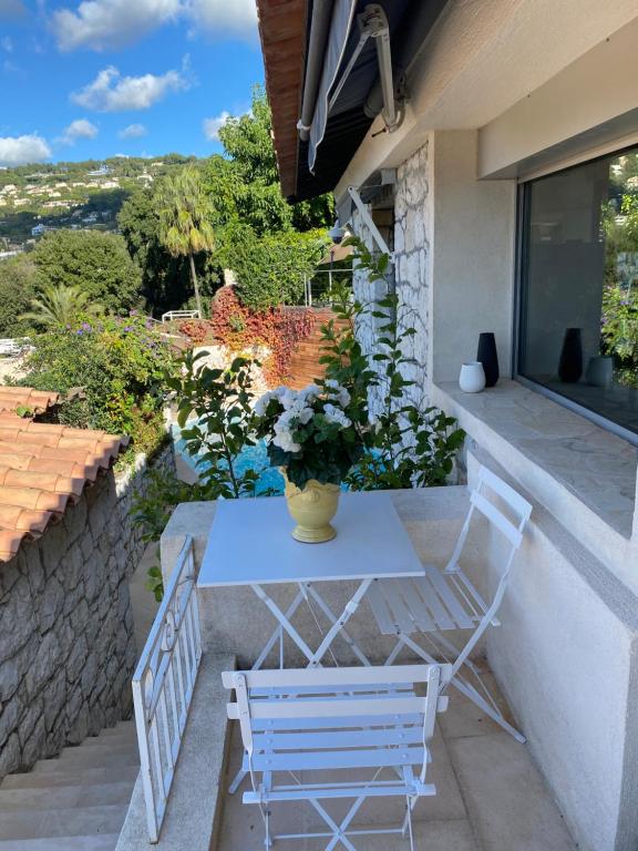 Balkón alebo terasa v ubytovaní Villa Galateias, un coin de Paradis, superbe vue avec piscine privée