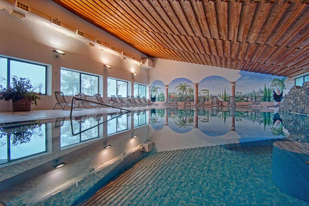 The swimming pool at or close to PanoramaHotel Penegal