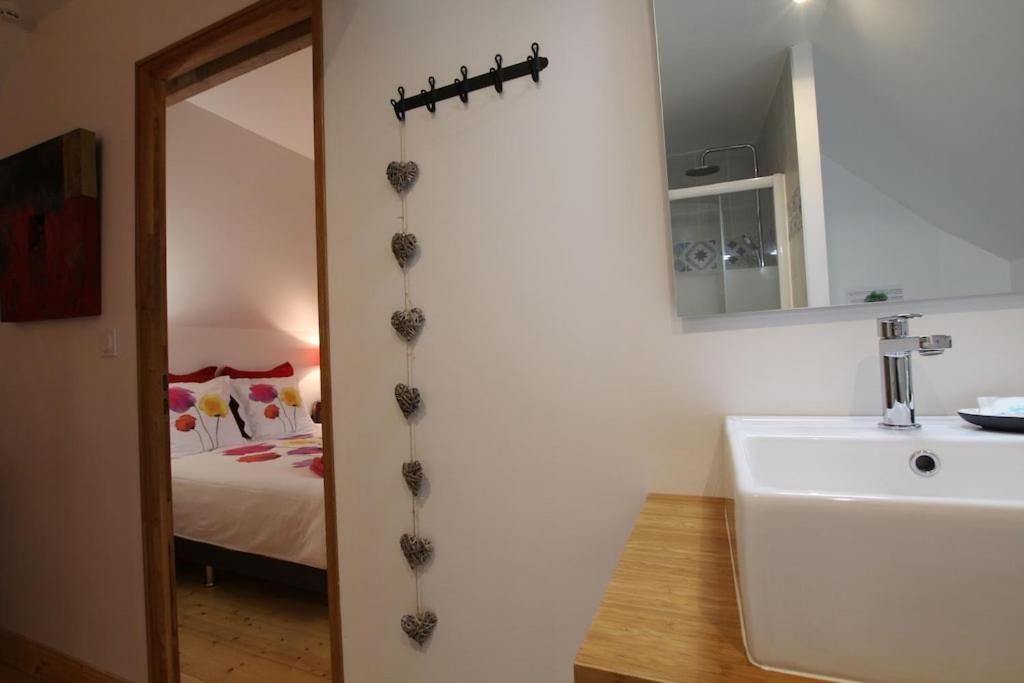 Kúpeľňa v ubytovaní Gîte Au fil de l'eau