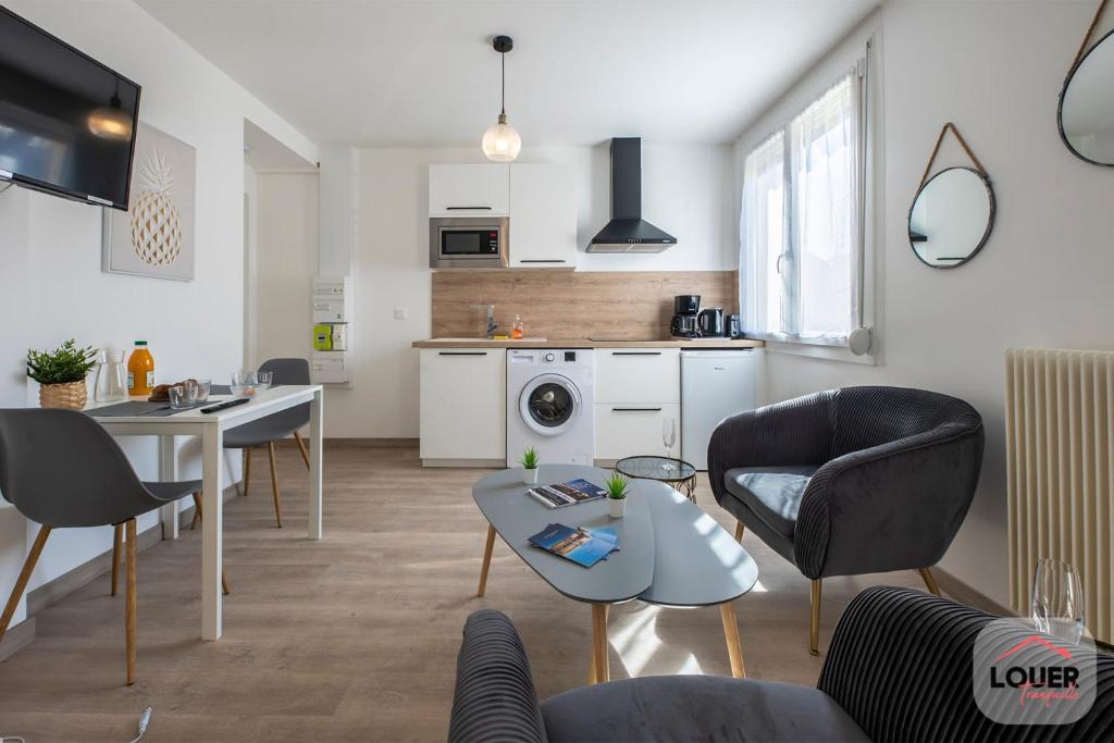 a kitchen and living room with a table and chairs at Dolmen 5 Confort et Moderne Tours in Tours