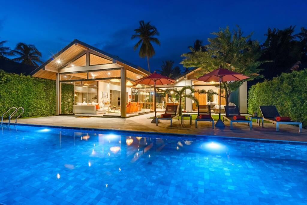 Imagen de la galería de 【塔莱】全新5卧沙滩别墅 无边泳池, en Koh Samui 