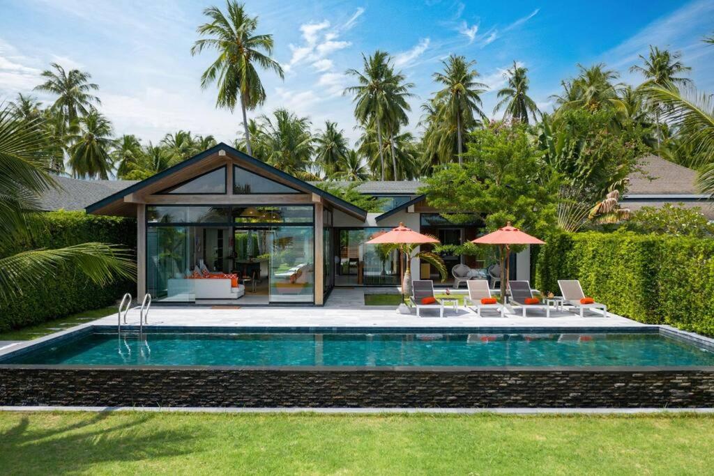 Imagen de la galería de 【塔莱】全新5卧沙滩别墅 无边泳池, en Koh Samui 