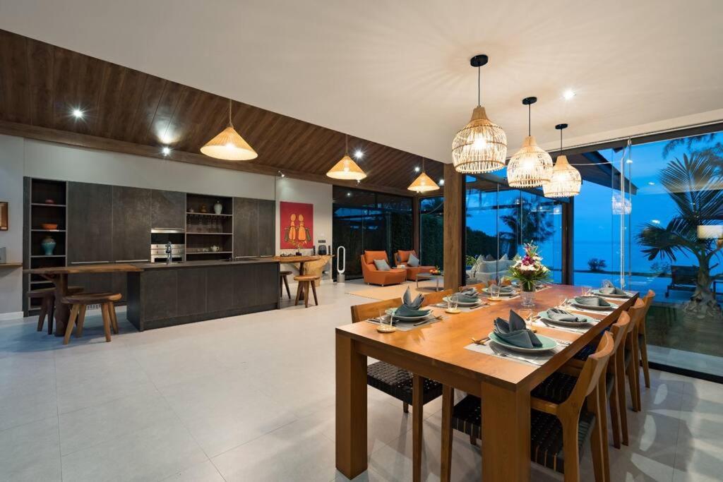 Imagen de la galería de 【塔莱】全新5卧沙滩别墅 无边泳池, en Koh Samui 