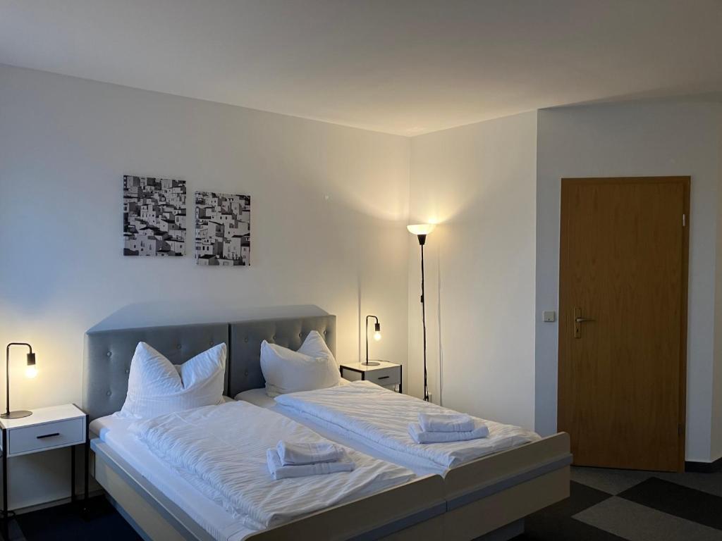 Postel nebo postele na pokoji v ubytování Room-24 - Zellwald