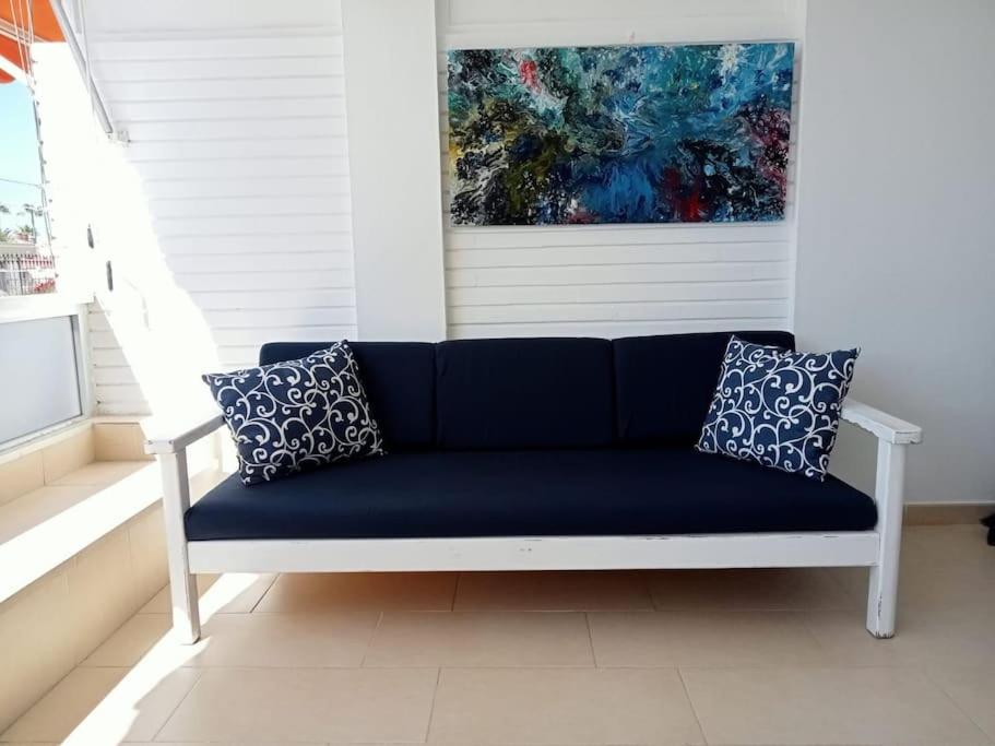 Posezení v ubytování Apartment with large terrace, 10 meters from Playa de las Burras