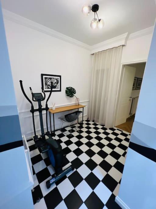 Centrum fitness w obiekcie Redstripes Apartment