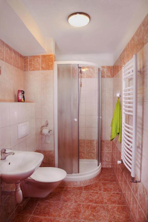 Koupelna v ubytování Hotel Pod Stráží