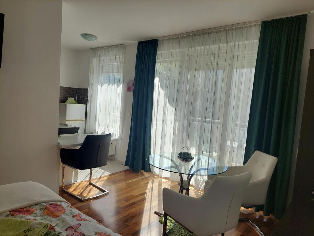 Posedenie v ubytovaní Apartment Zelena Oaza- free parking