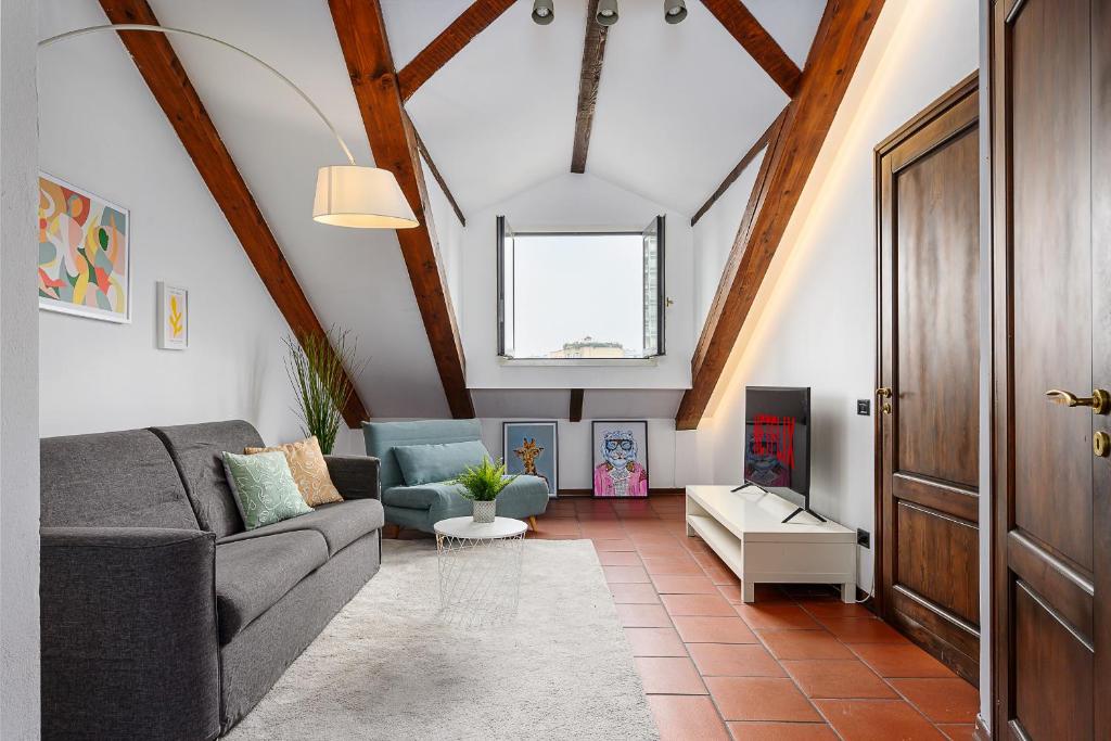 Posezení v ubytování [Duomo - Pt.Romana - Bocconi] Top Floor Apartment
