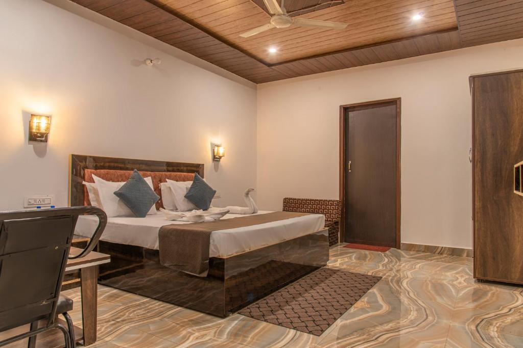 Aravindam House By Vanasthali Kasauli I Open Rooftop & Garden I Bonfire I - Villa