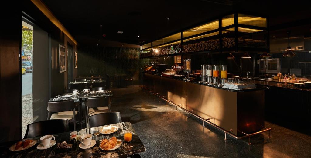 The Gravitique Hotel Khaosan - Resim 36