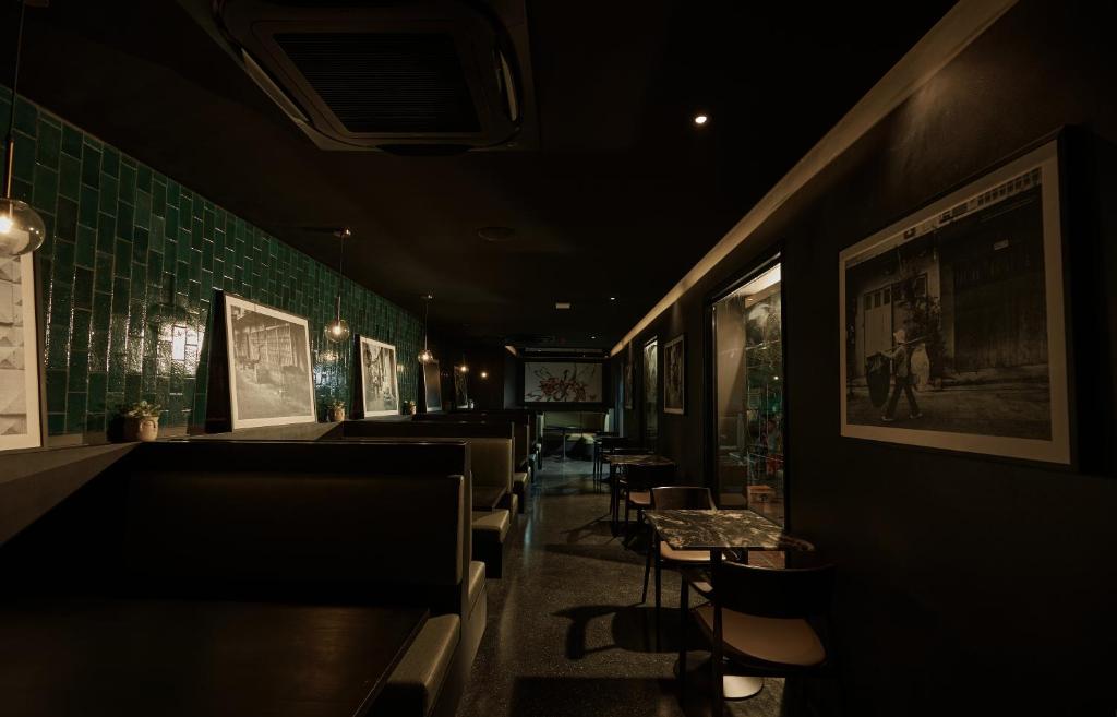 The Gravitique Hotel Khaosan - Resim 42