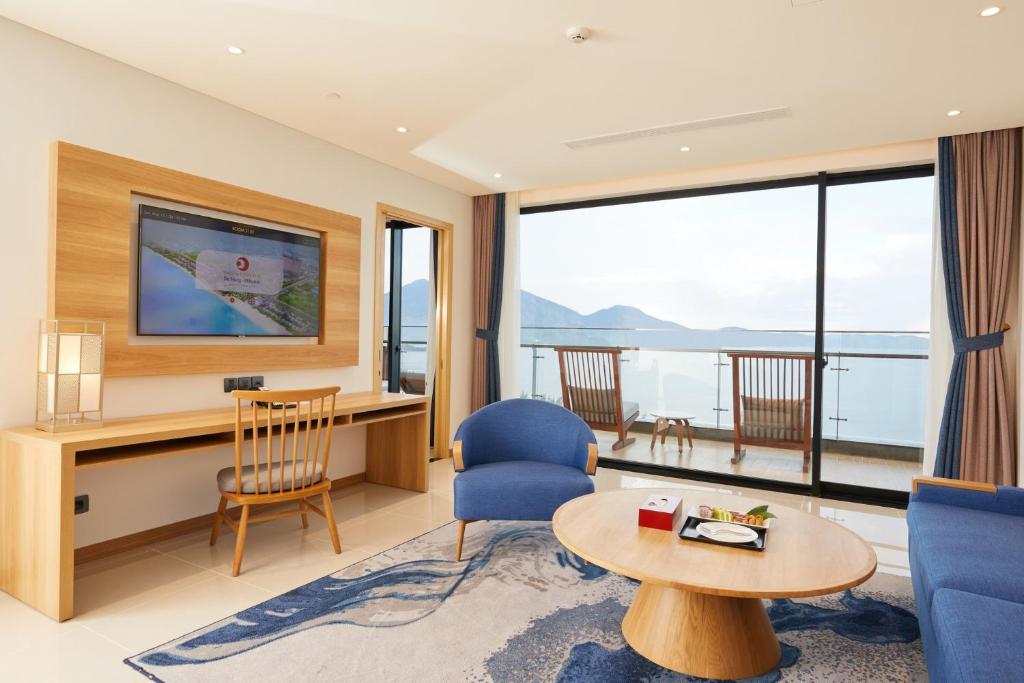 Special Offer - Senior Suite Panoramic Ocean View - Onsen & Water Park Inclusive