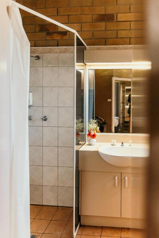 Koupelna v ubytování Abacus Motel