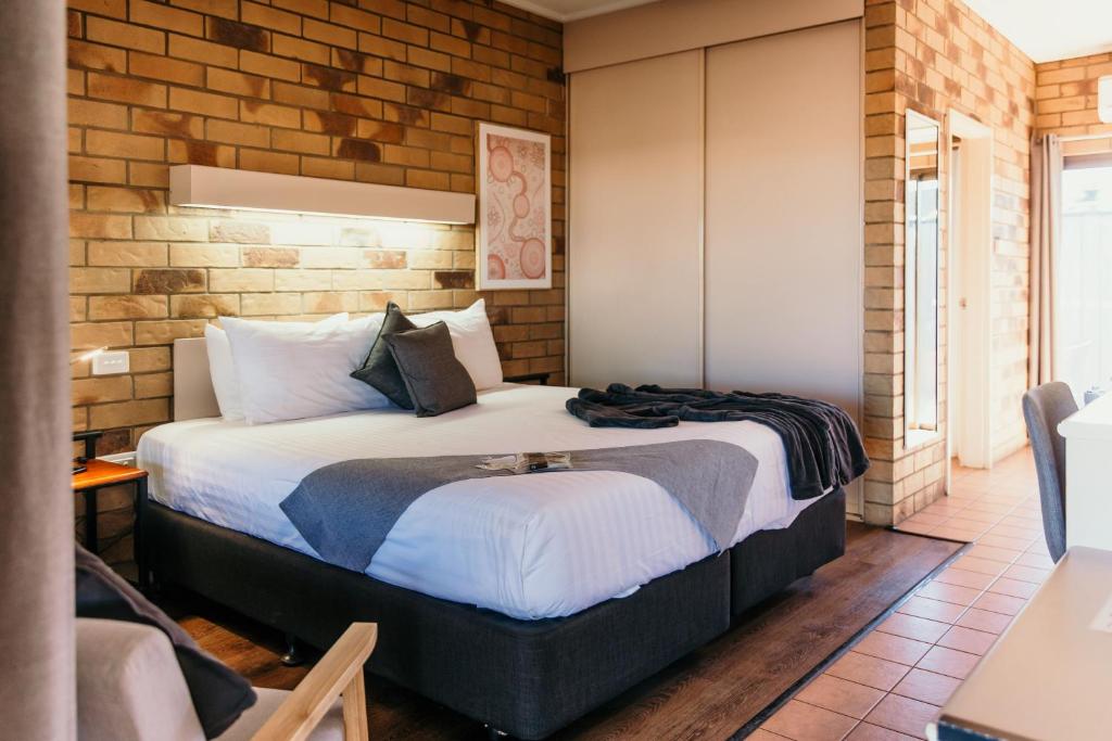 Postel nebo postele na pokoji v ubytování Abacus Motel