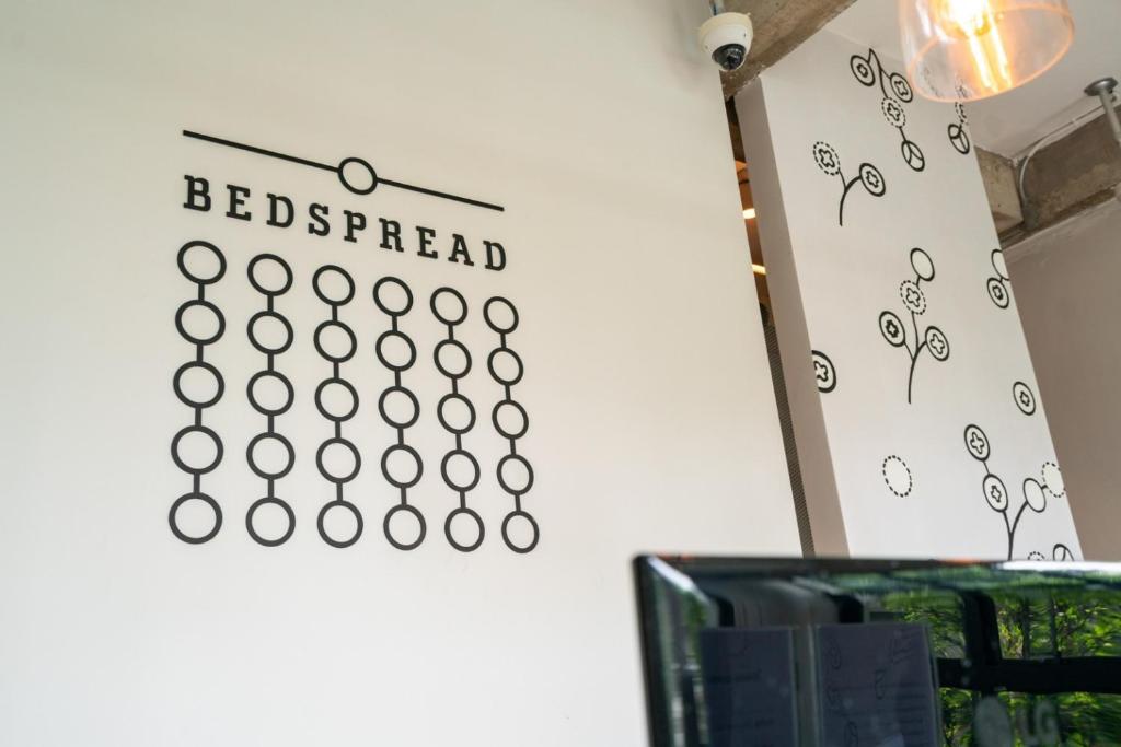 Certifikát, hodnocení, plakát nebo jiný dokument vystavený v ubytování Bedspread Hostel