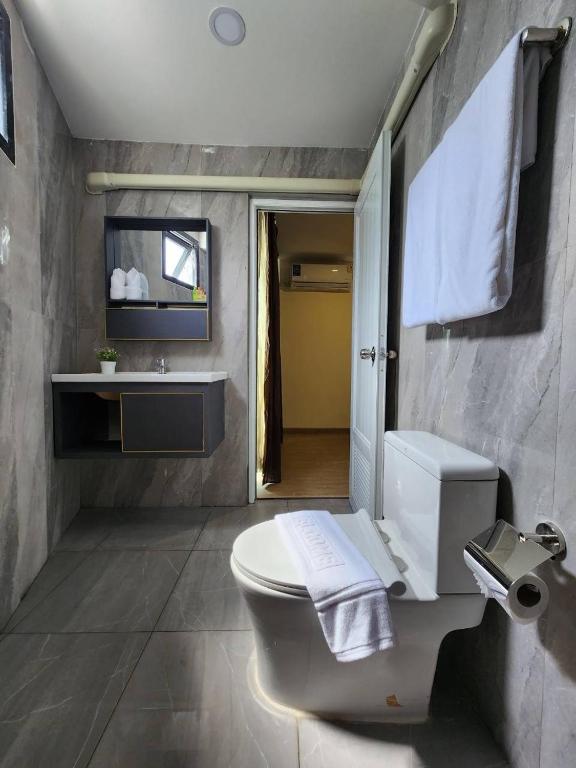 Koupelna v ubytování iCheck inn Darisa Patong