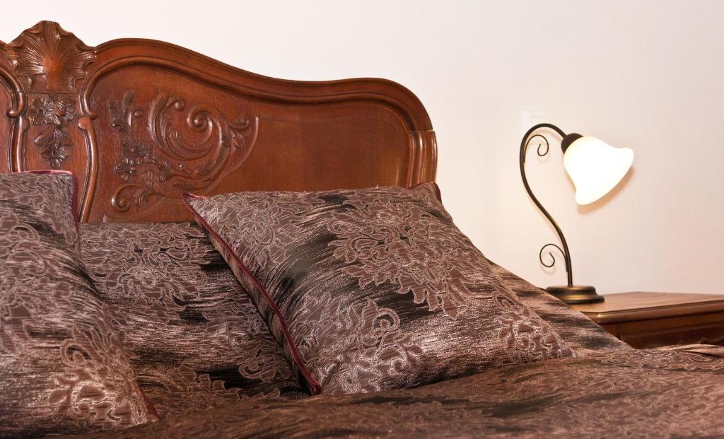 Postel nebo postele na pokoji v ubytování Hotel Klastrom