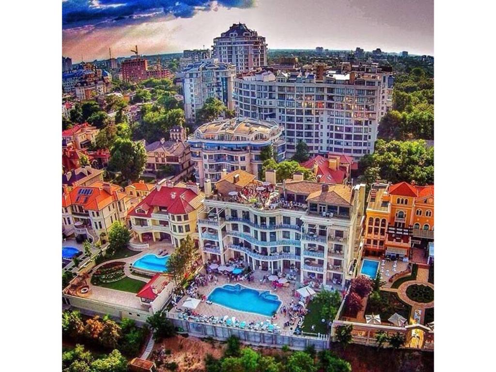 Bazén v ubytování Hotel Panorama De Luxe nebo v jeho okolí