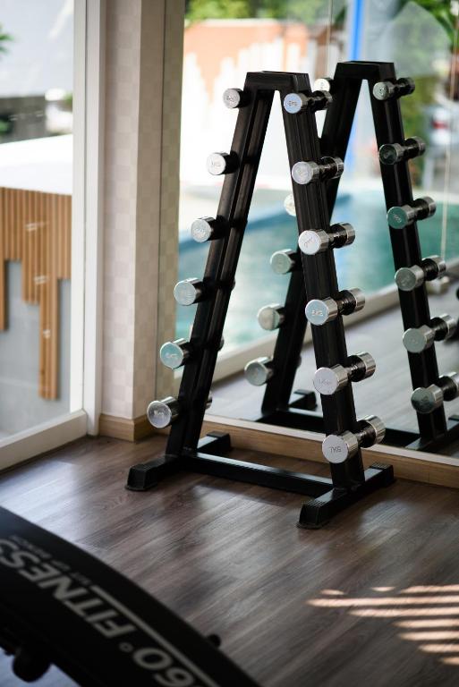 Fitness centrum a/nebo fitness zařízení v ubytování Prime Square Hotel