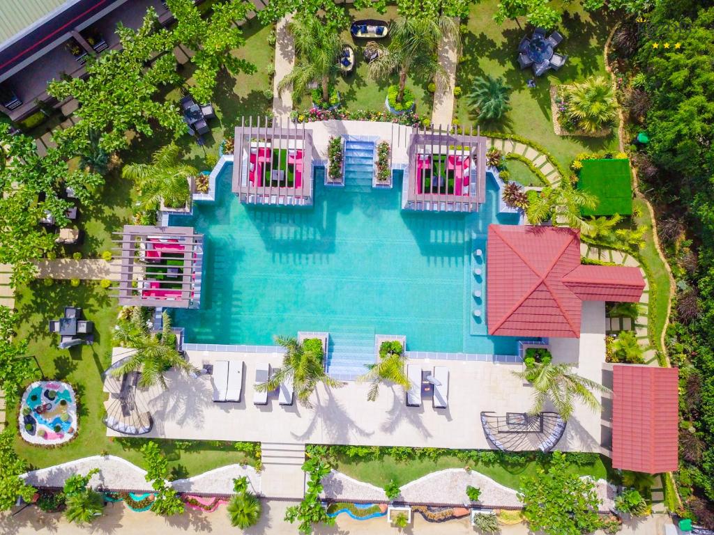 an overhead view of a pool at a resort at KOZOBE HÔTEL in Ambilobe