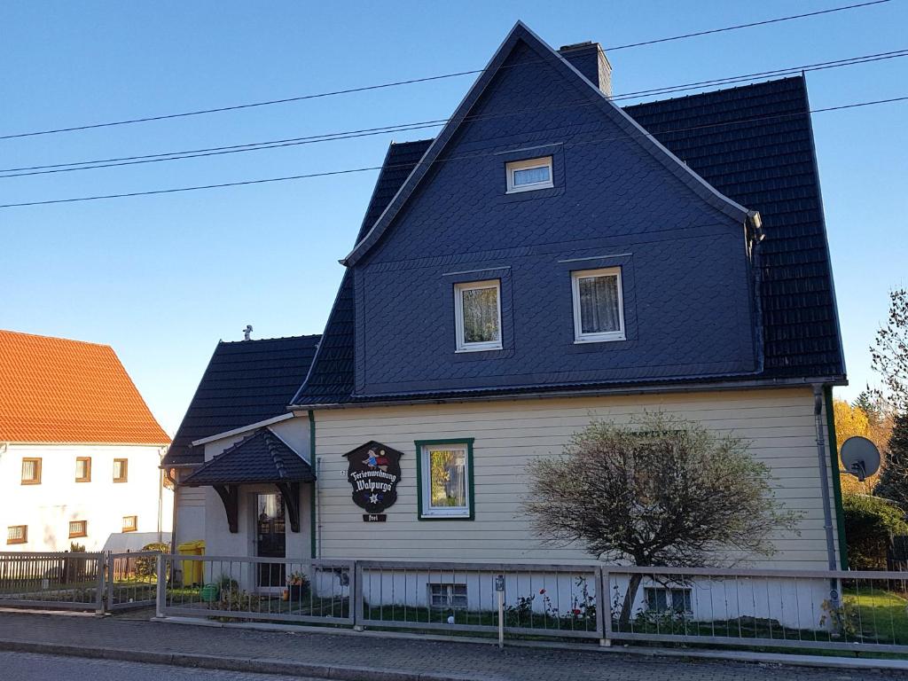 a white house with a black roof at Ferienwohnung Walpurga in Elend