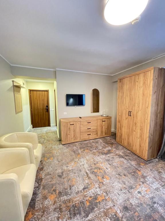 TV a/nebo společenská místnost v ubytování Hotel City