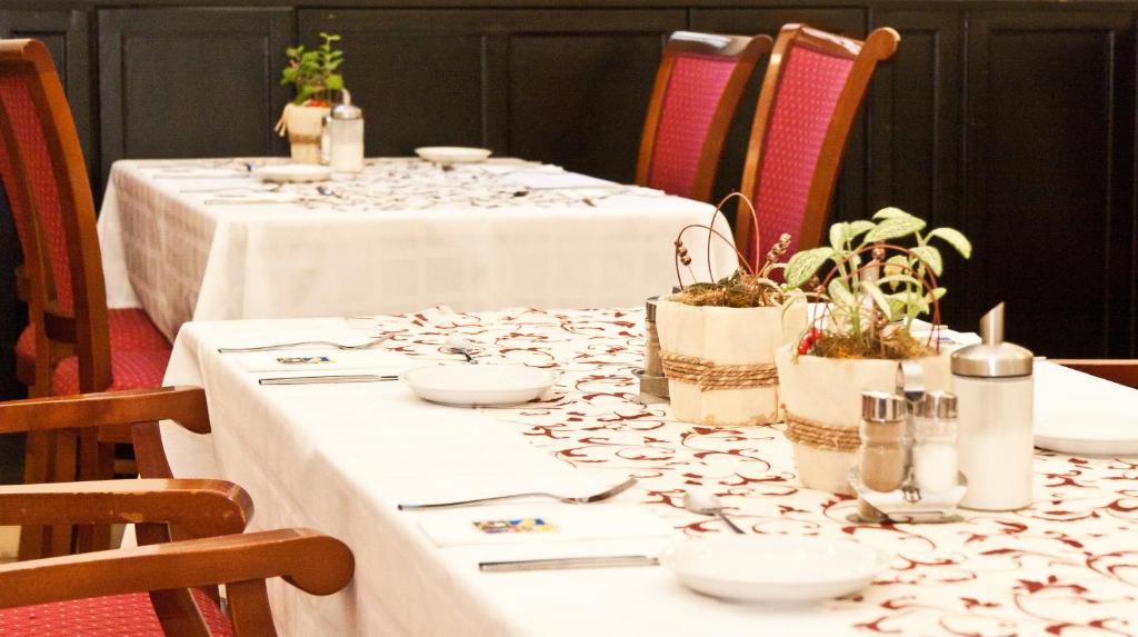 Restaurace v ubytování Hotel Klastrom