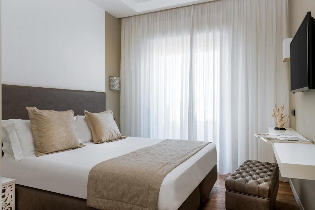 Postel nebo postele na pokoji v ubytování Litoraneo Suite Hotel