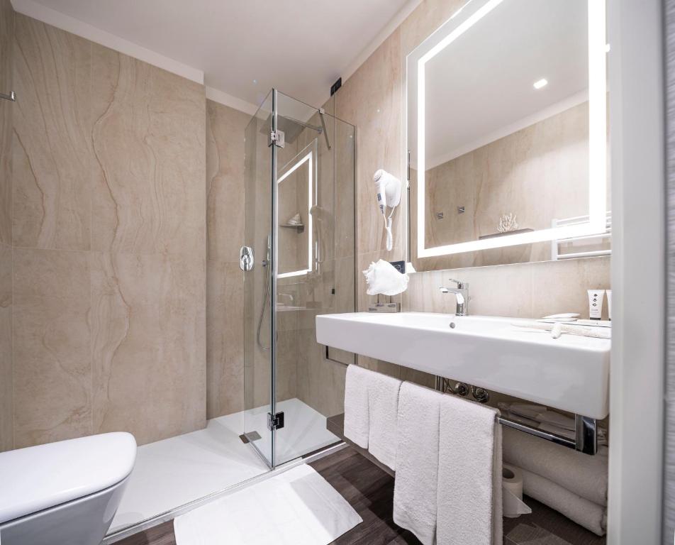 Koupelna v ubytování Litoraneo Suite Hotel