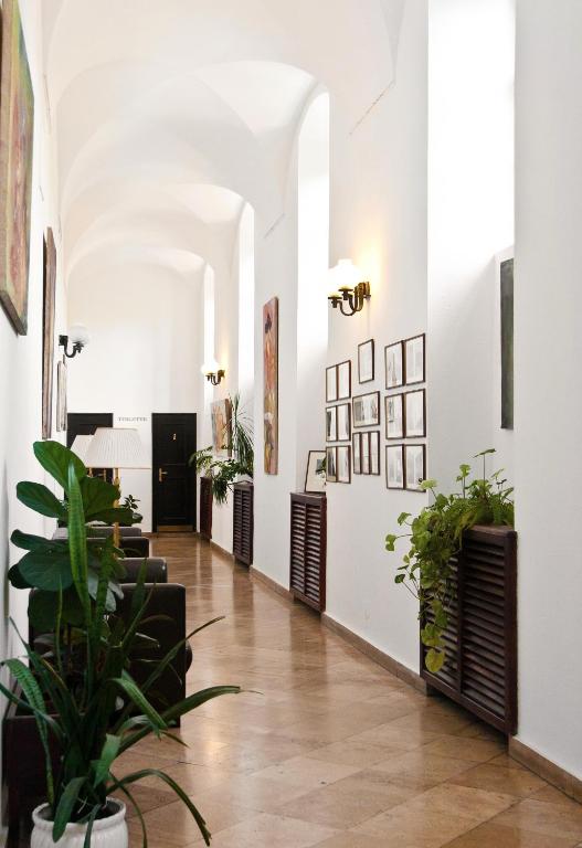 Vstupní hala nebo recepce v ubytování Hotel Klastrom