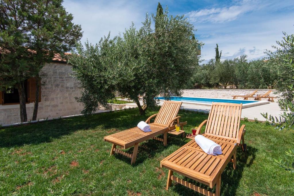Bazén v ubytovaní Holiday Villa Mirce - Lovište alebo v jeho blízkosti