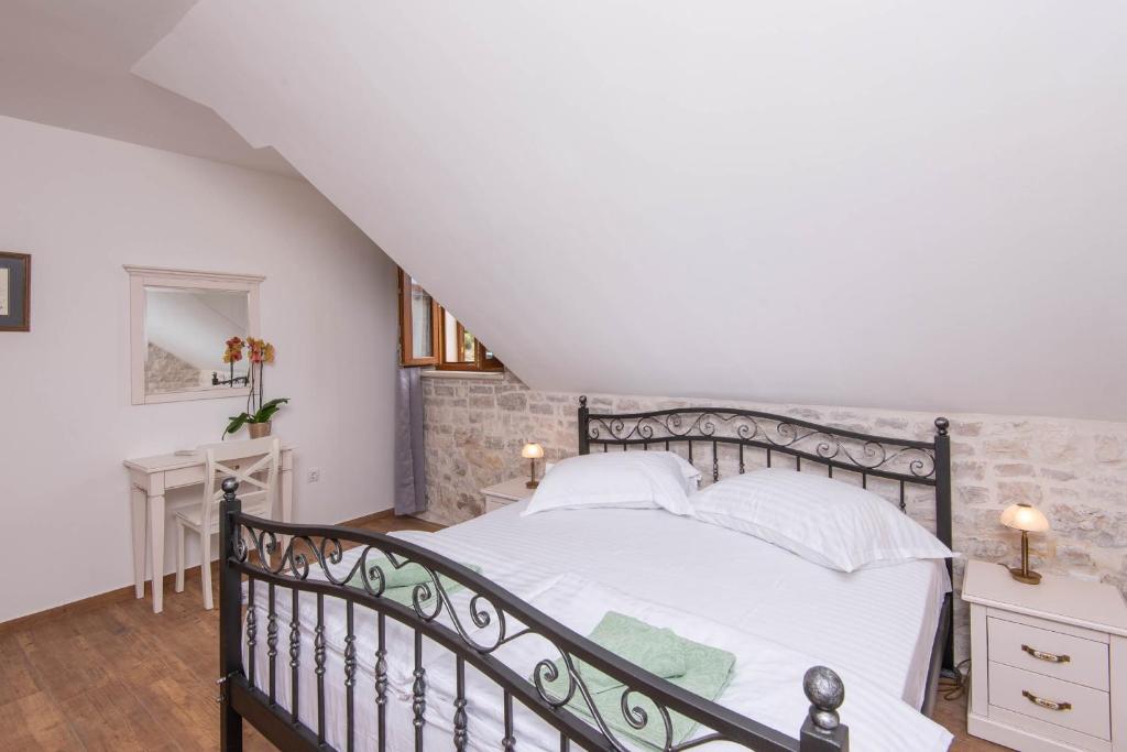 Posteľ alebo postele v izbe v ubytovaní Holiday Villa Mirce - Lovište