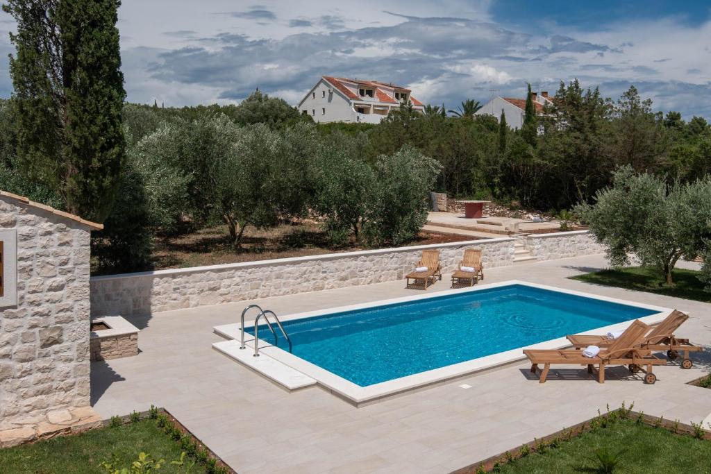 Bazén v ubytovaní Holiday Villa Mirce - Lovište alebo v jeho blízkosti