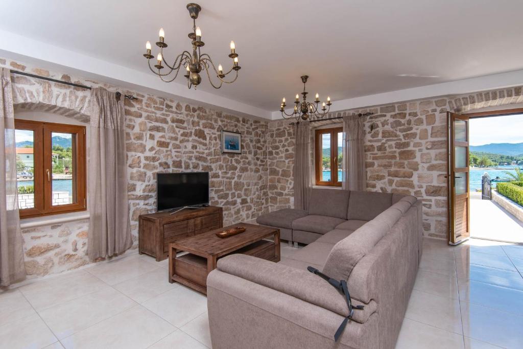 Posedenie v ubytovaní Holiday Villa Mirce - Lovište