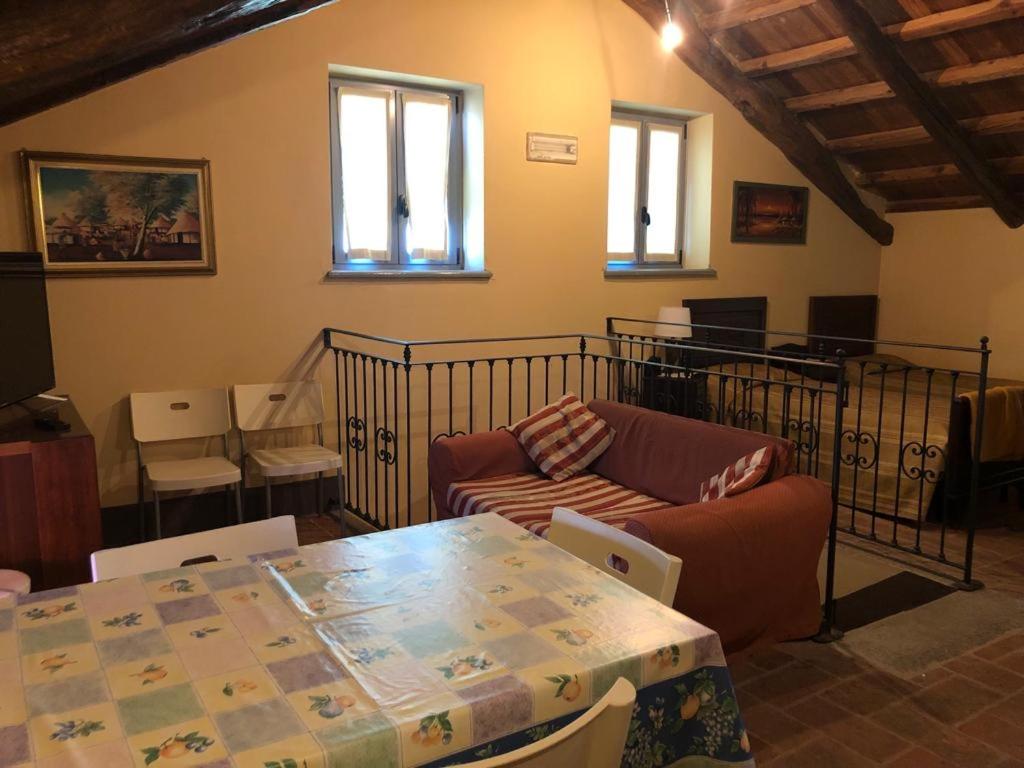 a living room with a table and a couch at Agriturismo la Longa in Poirino