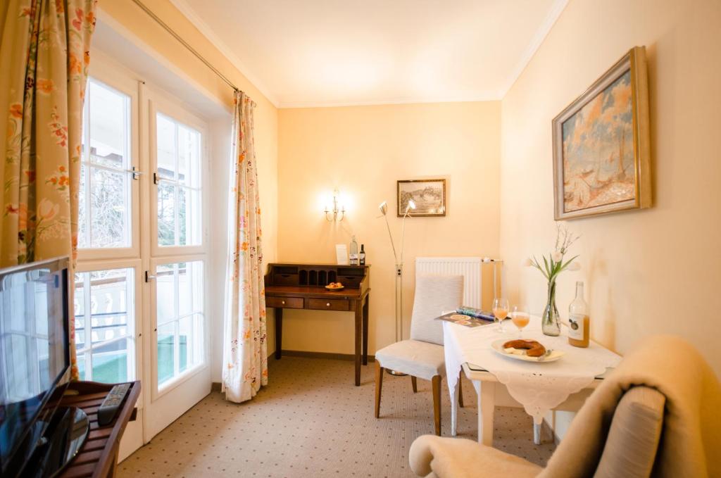 TV a/nebo společenská místnost v ubytování Hotel Waldsee