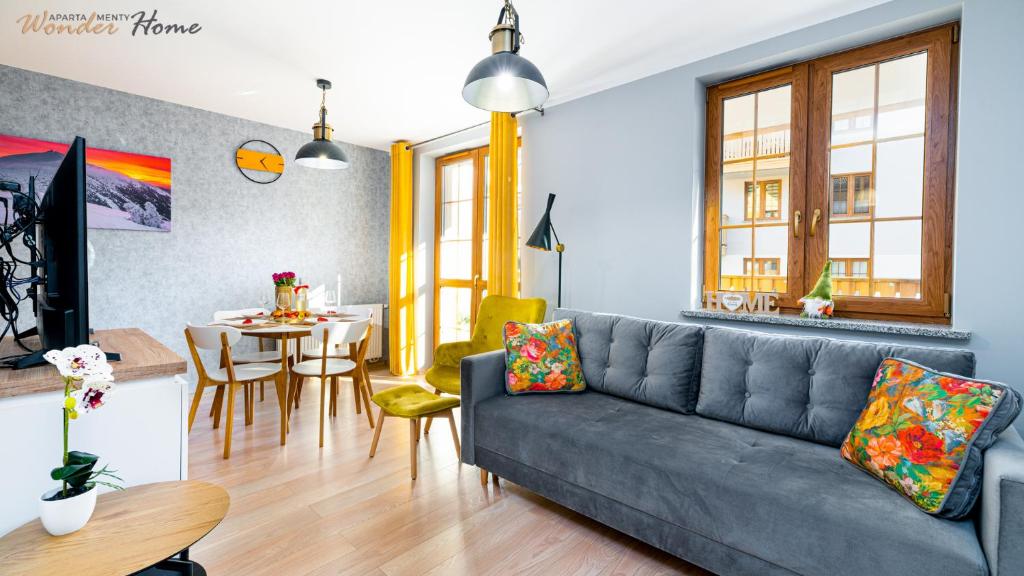 Posedenie v ubytovaní Wonder Home - Apartamenty położone blisko deptaka, licznych restauracji i sklepów