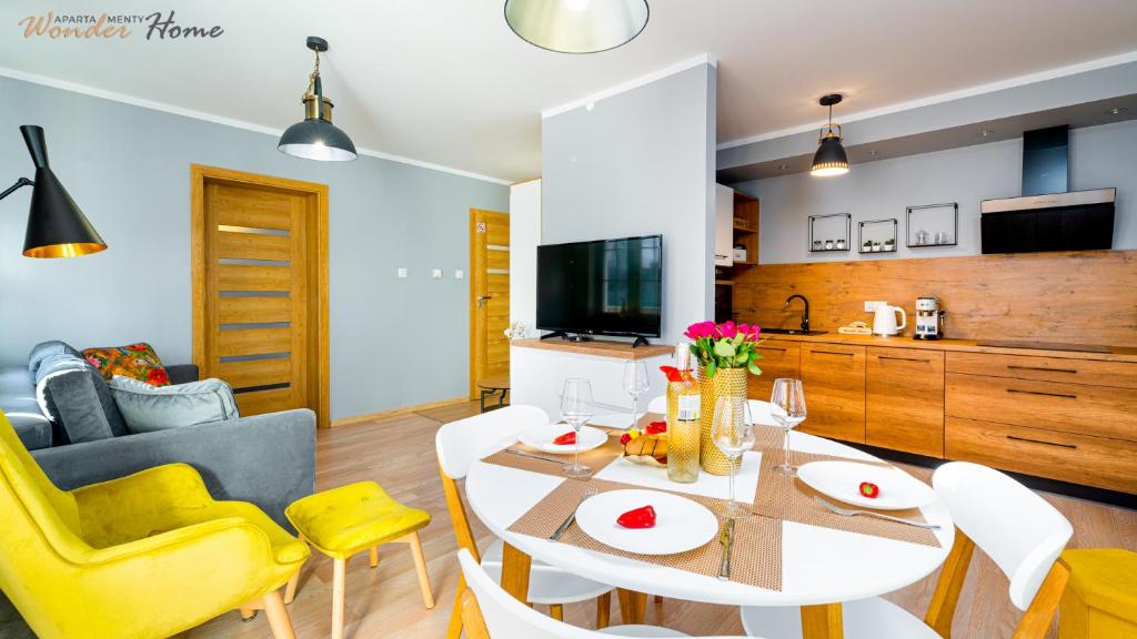 Kuchyňa alebo kuchynka v ubytovaní Wonder Home - Apartamenty położone blisko deptaka, licznych restauracji i sklepów