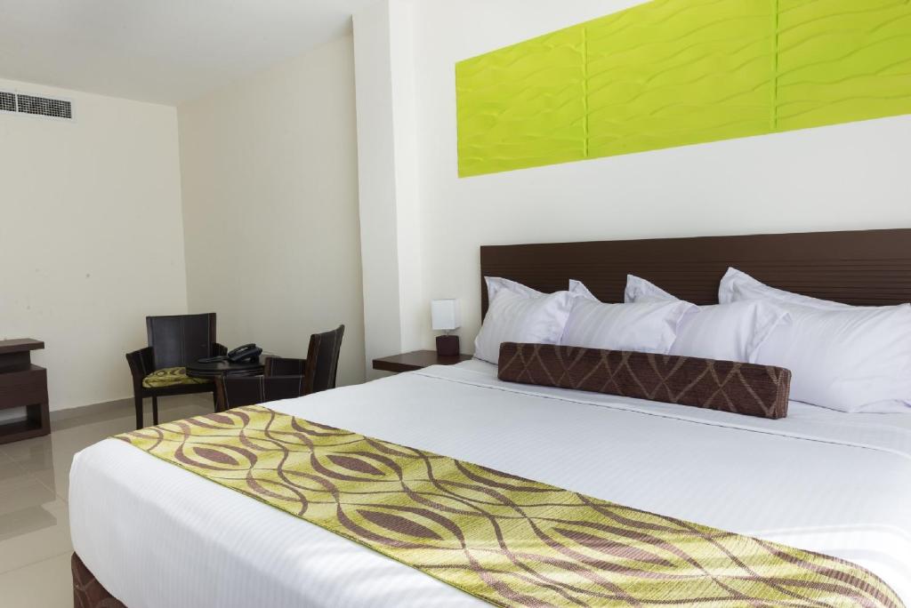 Postel nebo postele na pokoji v ubytování Hotel Latitud 15