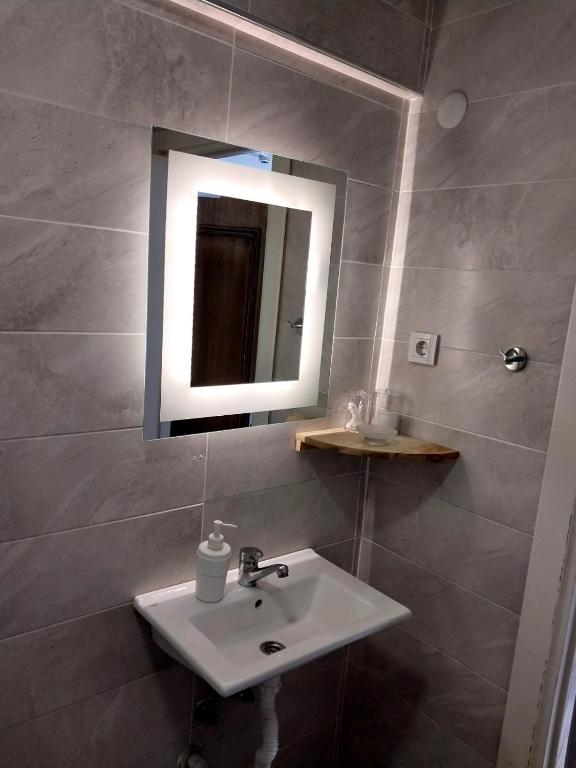 Goji's Apartments - 8