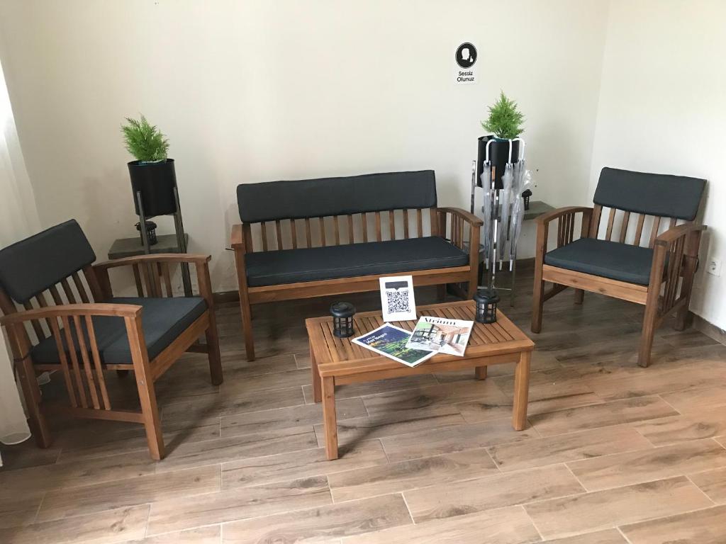 A seating area at Green Mansion