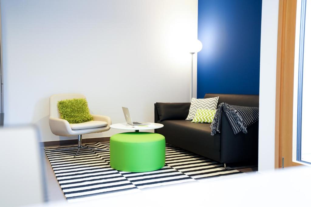 Max Lodging Serviced Apartments - 9