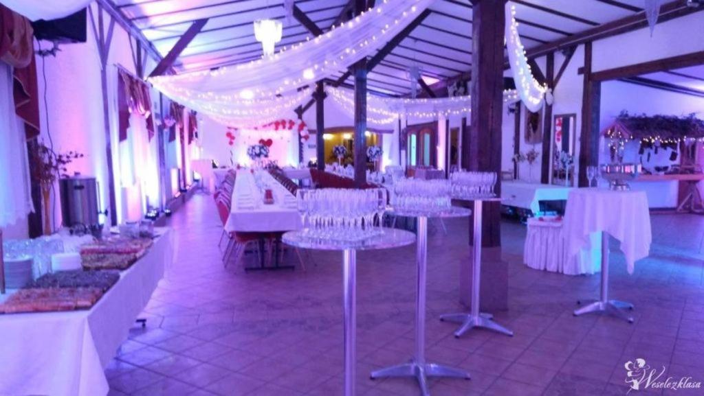 Reštaurácia alebo iné gastronomické zariadenie v ubytovaní Zajazd Eljan-Centrum Noclegowe