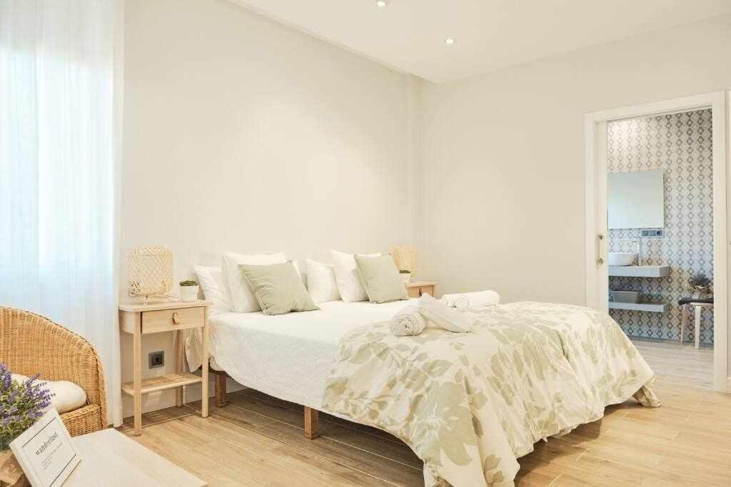 Łóżko lub łóżka w pokoju w obiekcie CASA ROLAO Elegante Casa Familiar 10 personas
