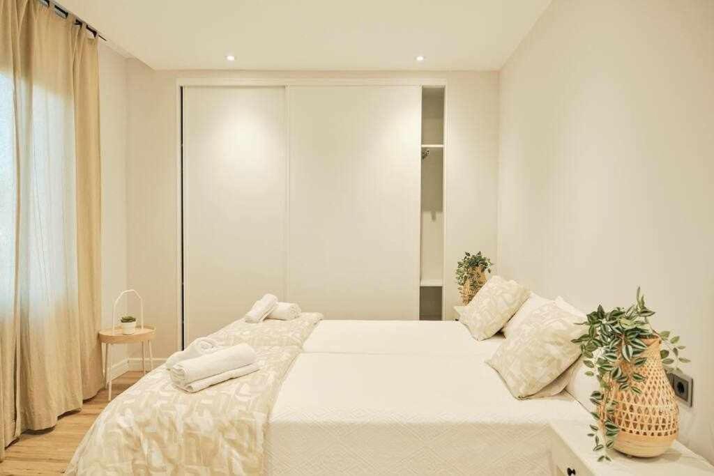 Łóżko lub łóżka w pokoju w obiekcie CASA ROLAO Elegante Casa Familiar 10 personas