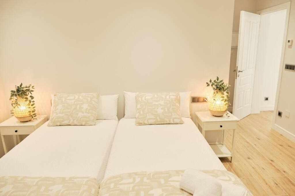 Łóżko lub łóżka w pokoju w obiekcie CASA ROLAO Elegante Casa Familiar 10 personas