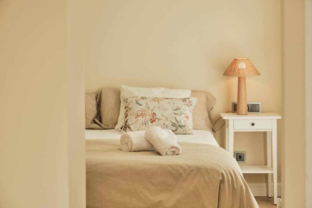 Łóżko lub łóżka w pokoju w obiekcie CASA ROLAO Elegante Casa Familiar 10 personas
