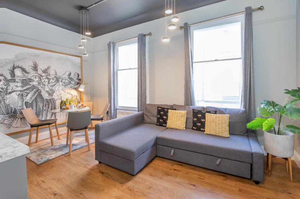 Ruang duduk di Fawkes Quarter in the centre of the city, sleeps 6