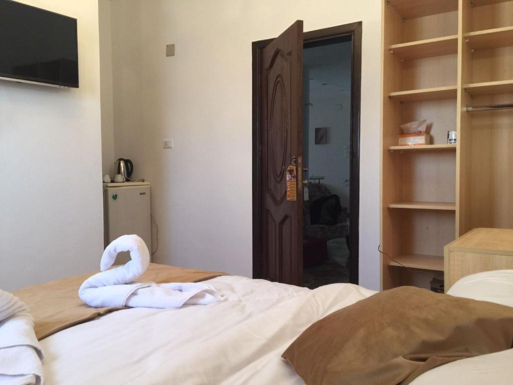 Eagles Pyramids View - 5